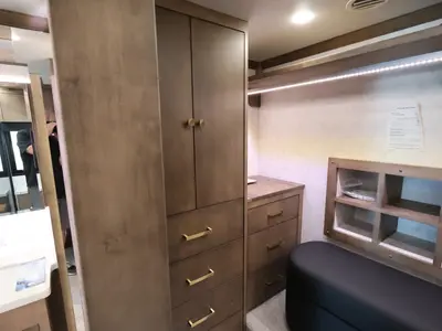 2027 Tiffin Motorhomes Zephyr photo 30