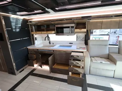 2027 Tiffin Motorhomes Zephyr photo 13