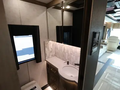 2027 Tiffin Motorhomes Zephyr photo 14