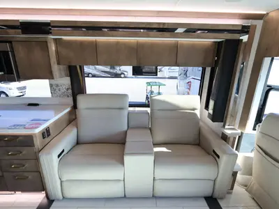 2027 Tiffin Motorhomes Zephyr photo 6