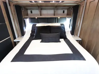 2027 Tiffin Motorhomes Zephyr photo 23