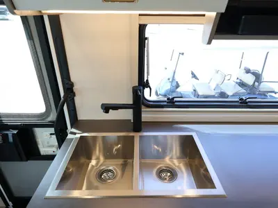2027 Winnebago Navion photo 7