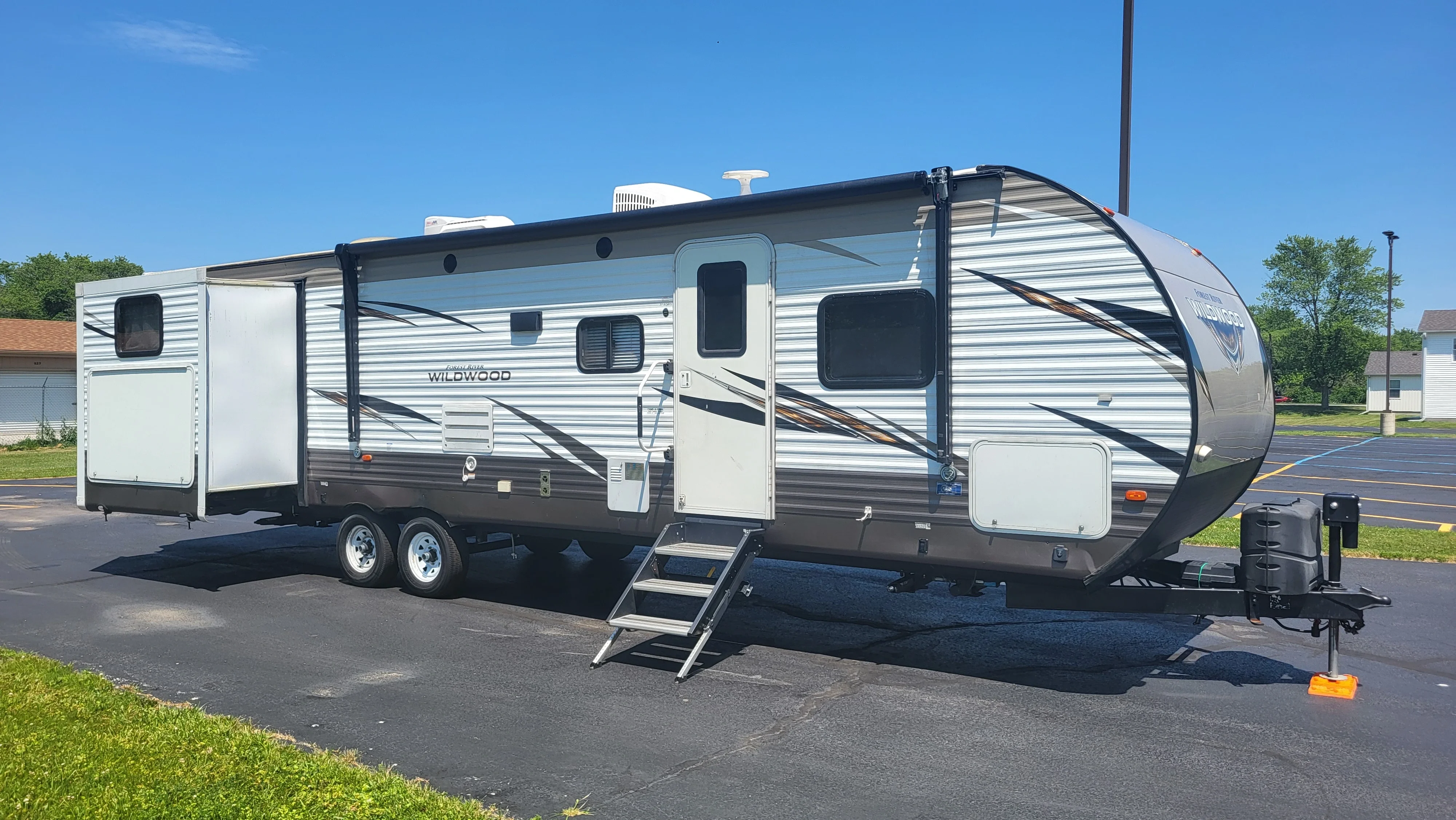 2018 FOREST RIVER WILDWOOD exterior