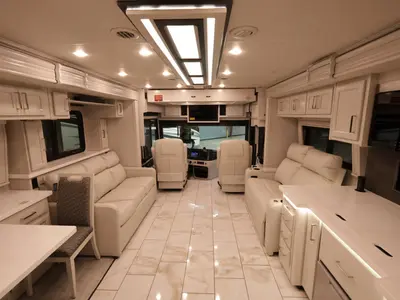 2027 Fleetwood Discovery photo 3