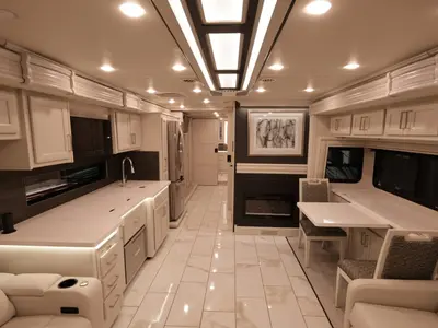 2027 Fleetwood Discovery photo 6
