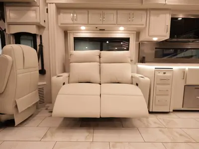 2027 Fleetwood Discovery photo 11