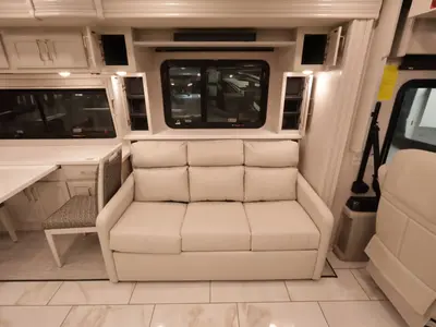 2027 Fleetwood Discovery photo 21