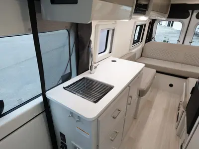 2027 Thor Motor Coach Tellaro photo 6