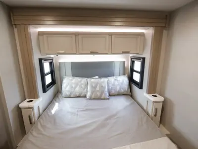 2027 Thor Motor Coach Omni photo 26