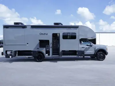 2027 Thor Motor Coach Omni photo 29