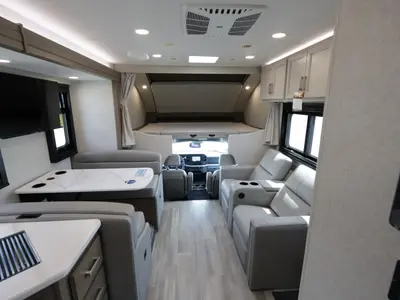 2027 Thor Motor Coach Omni photo 3