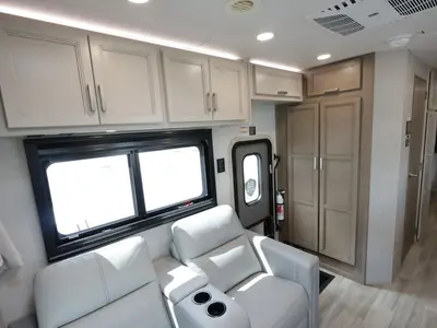 2027 Thor Motor Coach Omni photo 16