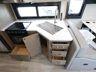 2027 Thor Motor Coach Omni photo 13