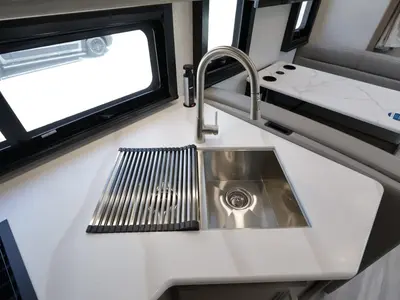 2027 Thor Motor Coach Omni photo 10