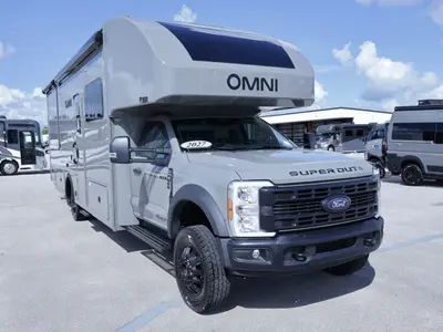 2027 Thor Motor Coach Omni exterior