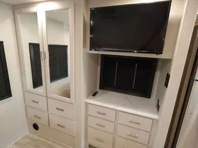 2027 Thor Motor Coach Omni photo 27