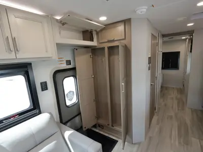 2027 Thor Motor Coach Omni photo 21