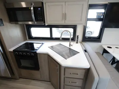 2027 Thor Motor Coach Omni photo 9