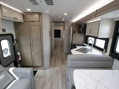 2027 Thor Motor Coach Omni photo 5