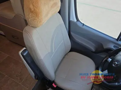 2019 Thor Motor Coach Chateau Sprinter photo 19