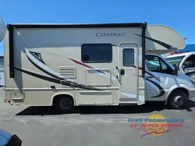 2019 Thor Motor Coach Chateau Sprinter photo 16