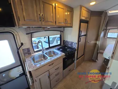 2019 Thor Motor Coach Chateau Sprinter photo 28