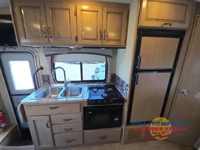 2019 Thor Motor Coach Chateau Sprinter photo 27