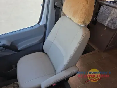 2019 Thor Motor Coach Chateau Sprinter photo 20