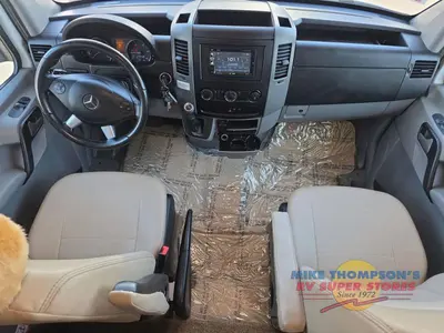 2019 Thor Motor Coach Chateau Sprinter photo 18
