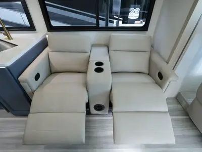 2027 Thor Motor Coach A.C.E. photo 8