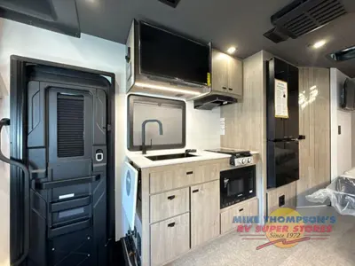 2026 Grand Design Lineage Series M photo 23