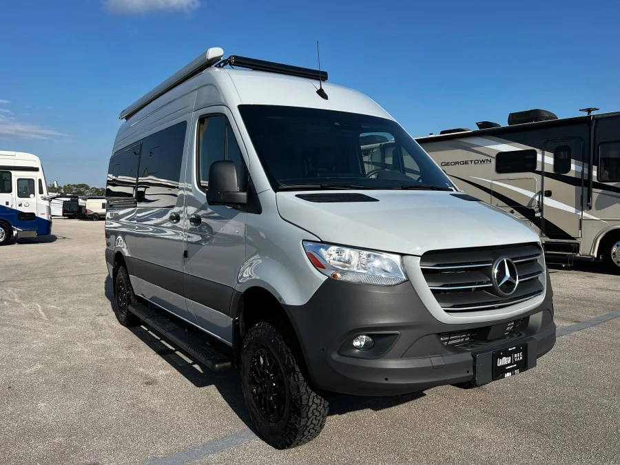 2025 Thor Motor Coach Eddie Bauer exterior