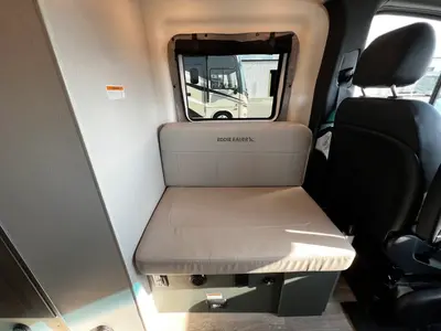 2025 Thor Motor Coach Eddie Bauer photo 16