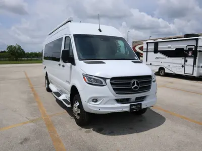 2020 Coachmen Galleria exterior