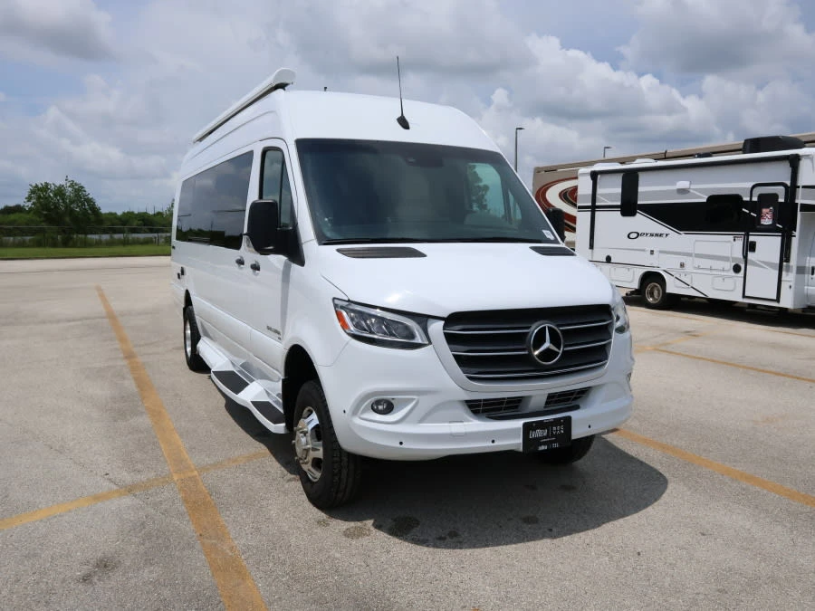 2020 Coachmen Galleria exterior