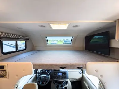 2022 Thor Motor Coach Quantum photo 4