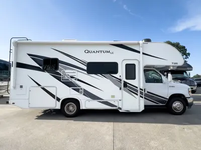 2022 Thor Motor Coach Quantum photo 26