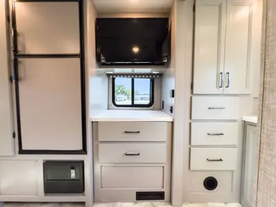 2022 Thor Motor Coach Quantum photo 8