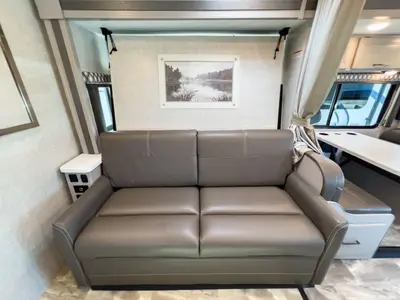 2022 Thor Motor Coach Quantum photo 17