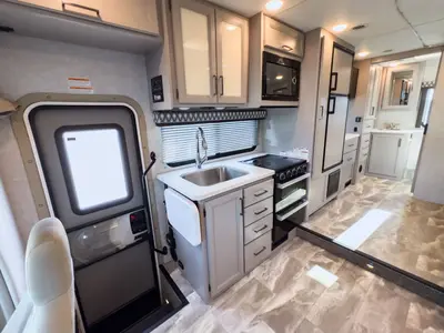2022 Thor Motor Coach Quantum photo 7