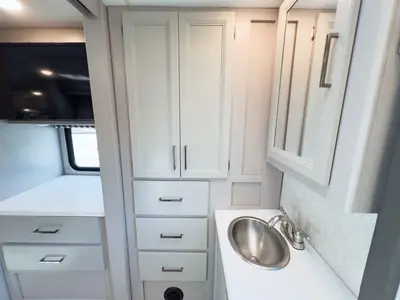 2022 Thor Motor Coach Quantum photo 21