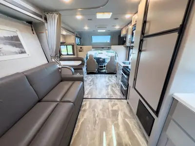 2022 Thor Motor Coach Quantum photo 3