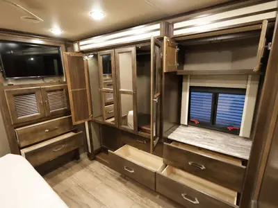 2019 Tiffin Motorhomes Allegro photo 25