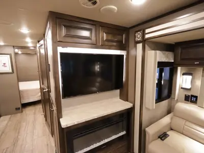 2019 Tiffin Motorhomes Allegro photo 19