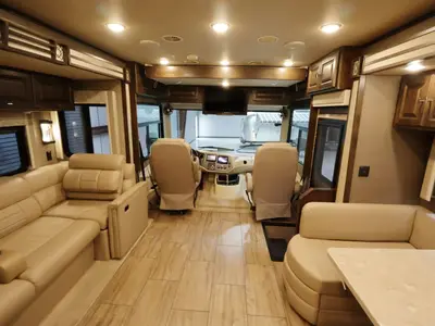 2019 Tiffin Motorhomes Allegro photo 3