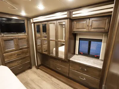 2019 Tiffin Motorhomes Allegro photo 24