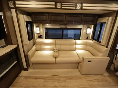 2019 Tiffin Motorhomes Allegro photo 17