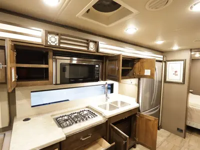2019 Tiffin Motorhomes Allegro photo 14