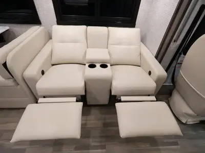 2025 Entegra Coach Vision XL photo 16