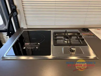 2027 Winnebago Navion photo 29